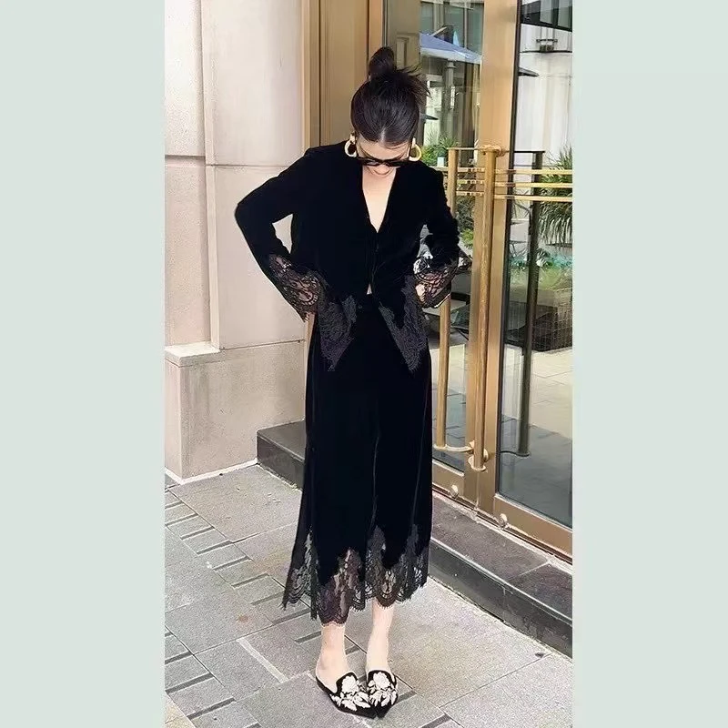 黑色丝绒V领蕾丝拼接上衣搭配半身裙气质套装232