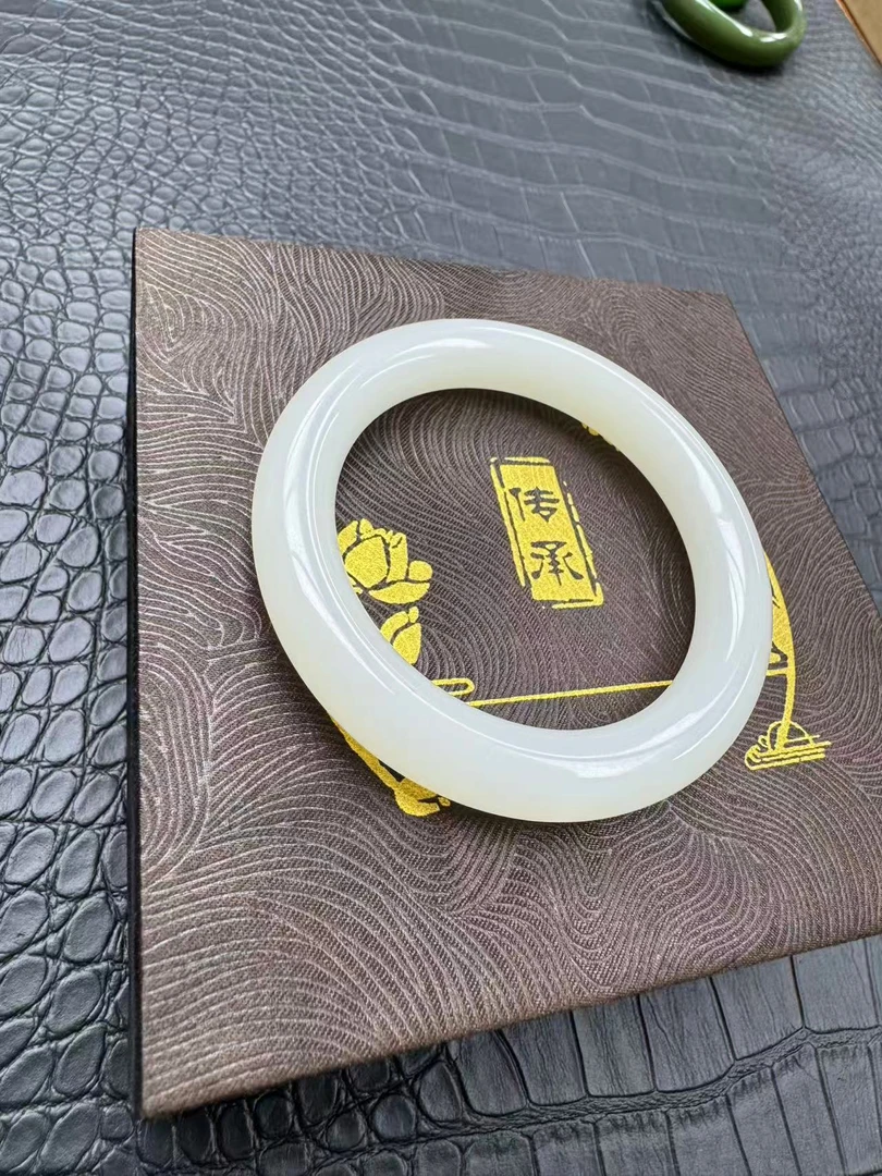 03胖圆俄脂白贝加尔湖老坑手镯—多样性发货