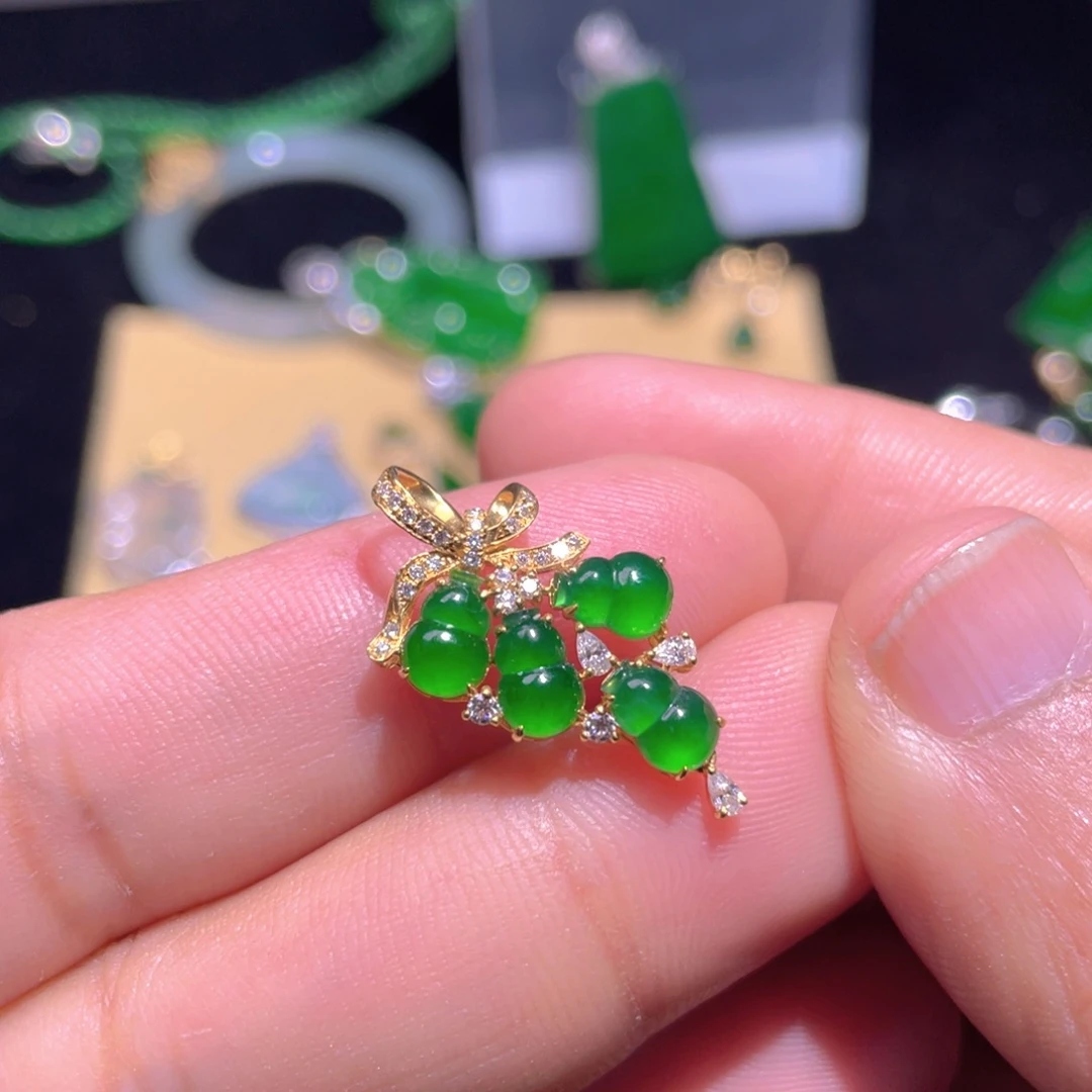 翡翠颈饰18K金镶嵌翡翠