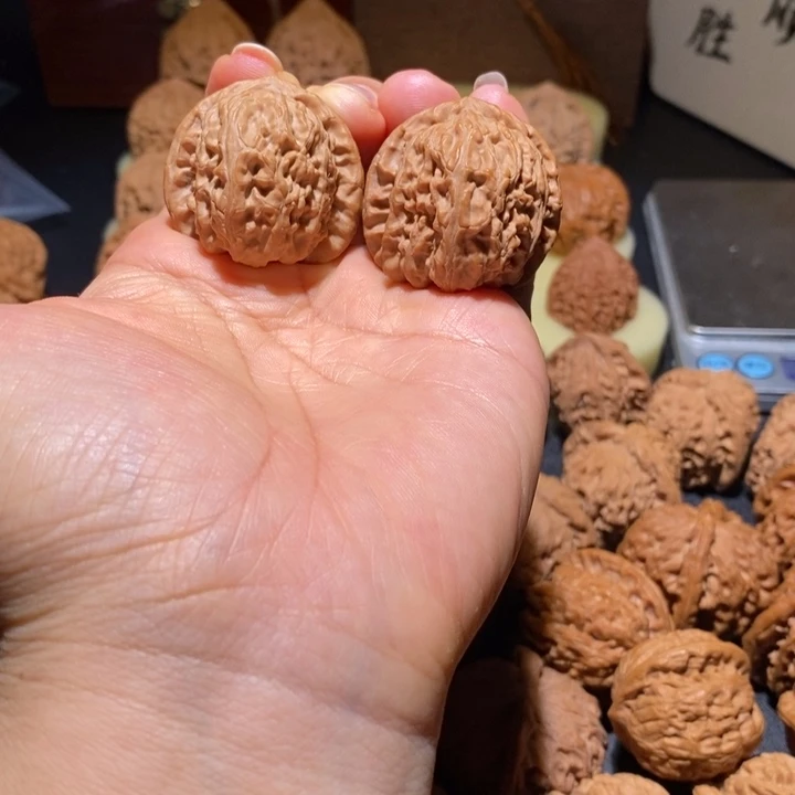 文玩核桃吊坠白狮子35