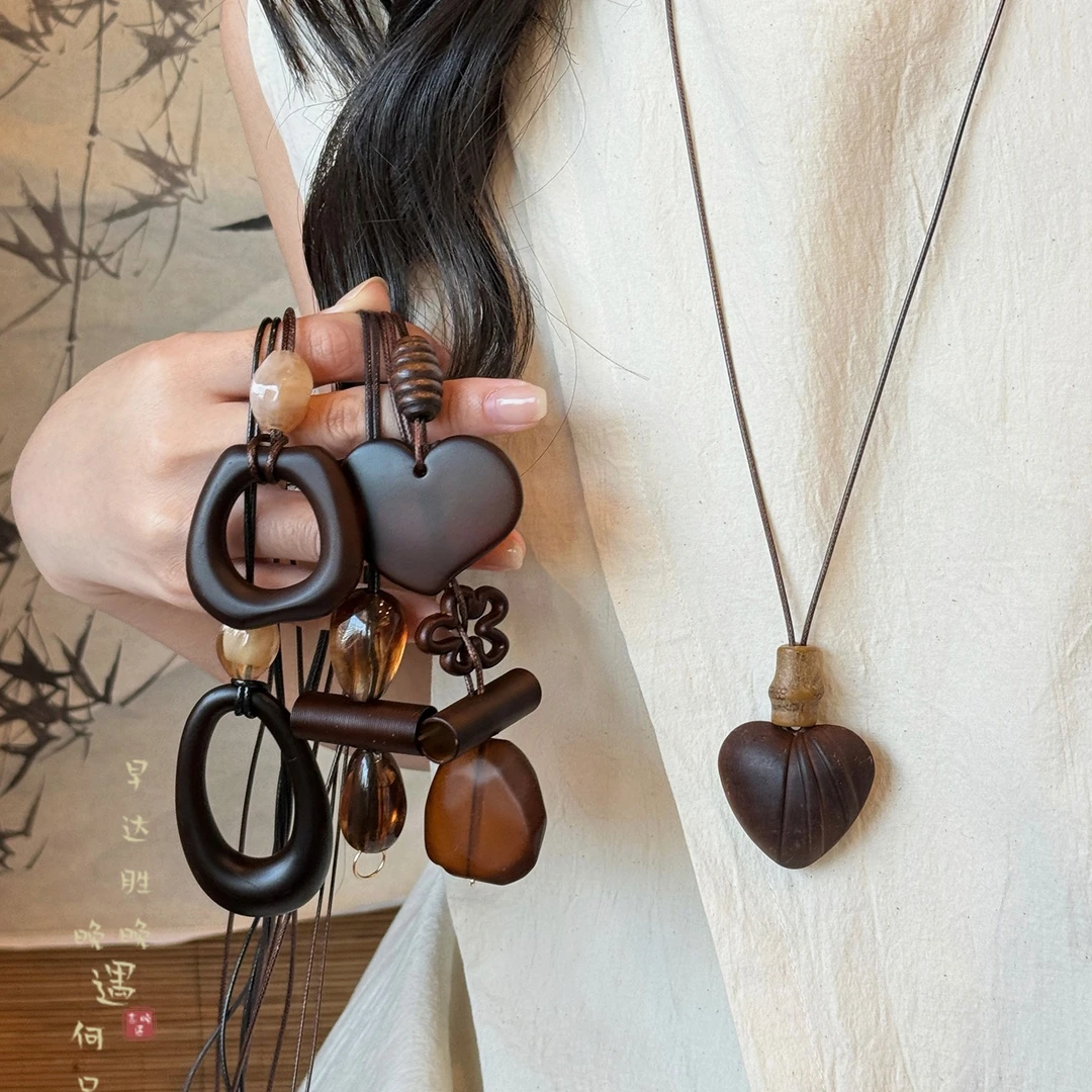 新中式咖色爱心长款项链古风时尚复古毛衣链挂绳装饰挂脖百搭配饰
