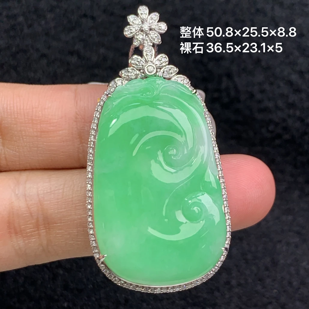 18k金镶嵌天然缅甸A货翡翠阳绿如意吊50.8×25.5×8.8/36.8×23.1×5