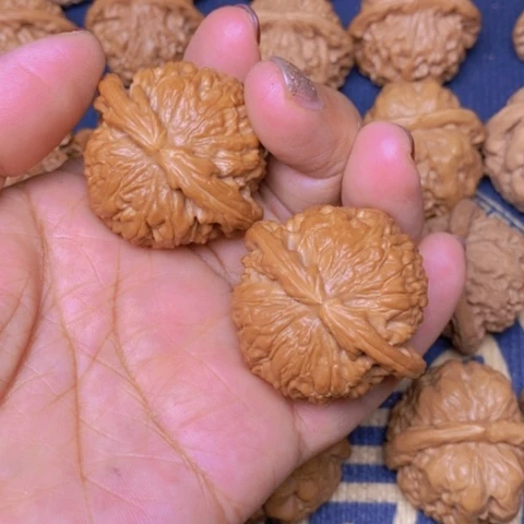 【闪购商品】文玩核桃吊坠東*白狮子42