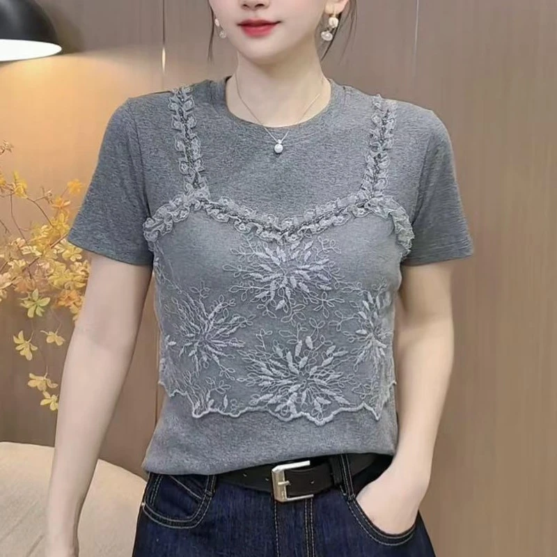 【3585】新品假两件蕾丝钉珠短袖设计感独特上衣【花朵位置不规则】