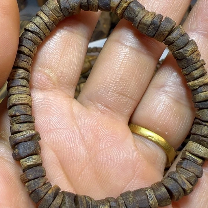 沉香沉香碎屑随形片珠1条