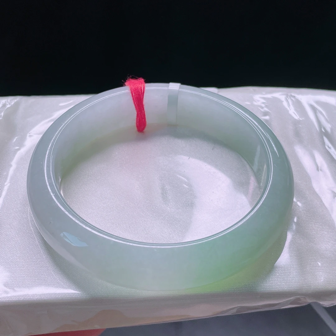 天然缅甸A货翡翠55-56圈口糯冰浅绿水润起冰化胶细腻优雅气质正圈