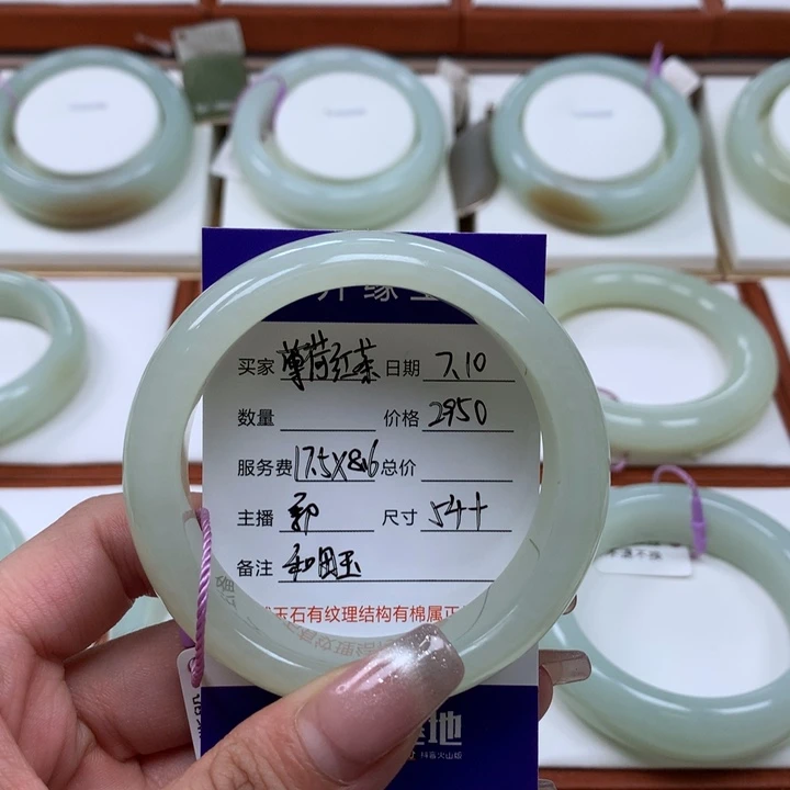 和田玉手镯未镶嵌