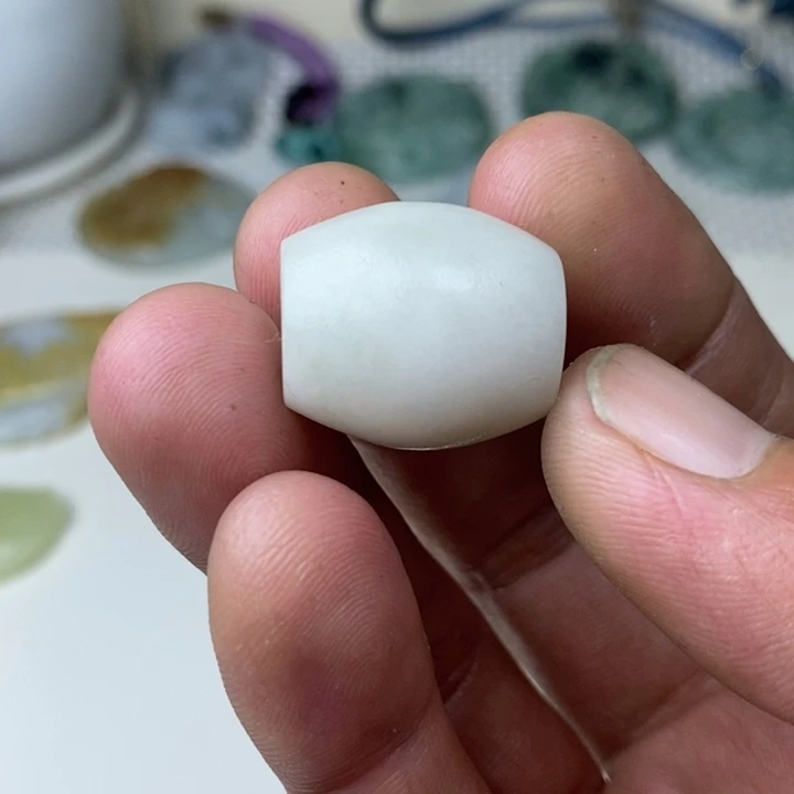 翡翠未镶嵌颈饰桶珠