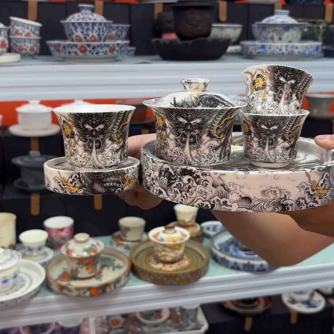 茶具是指由两块金属做成
