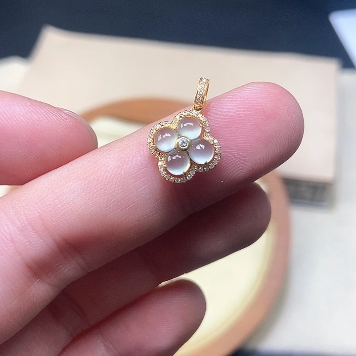 颈饰18K金镶嵌翡翠