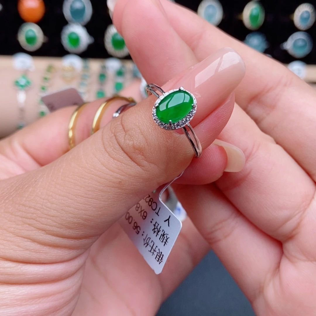 宝****翡翠银S925镶嵌戒指