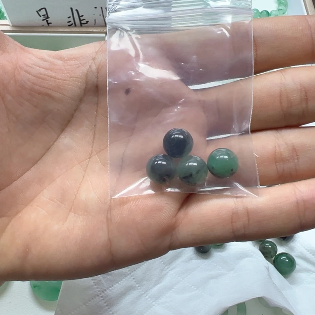 西***S颈饰未镶嵌石英质玉（非洲翠）