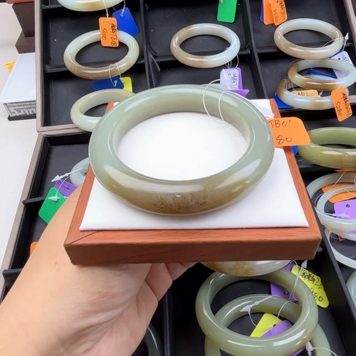 未镶嵌手镯和田玉七月