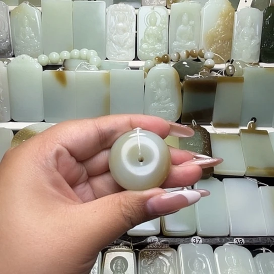 颈饰未镶嵌和田玉