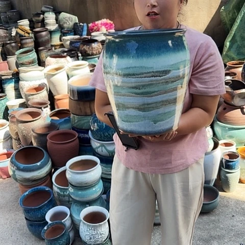 口25高30瑕疵底部鼓包。