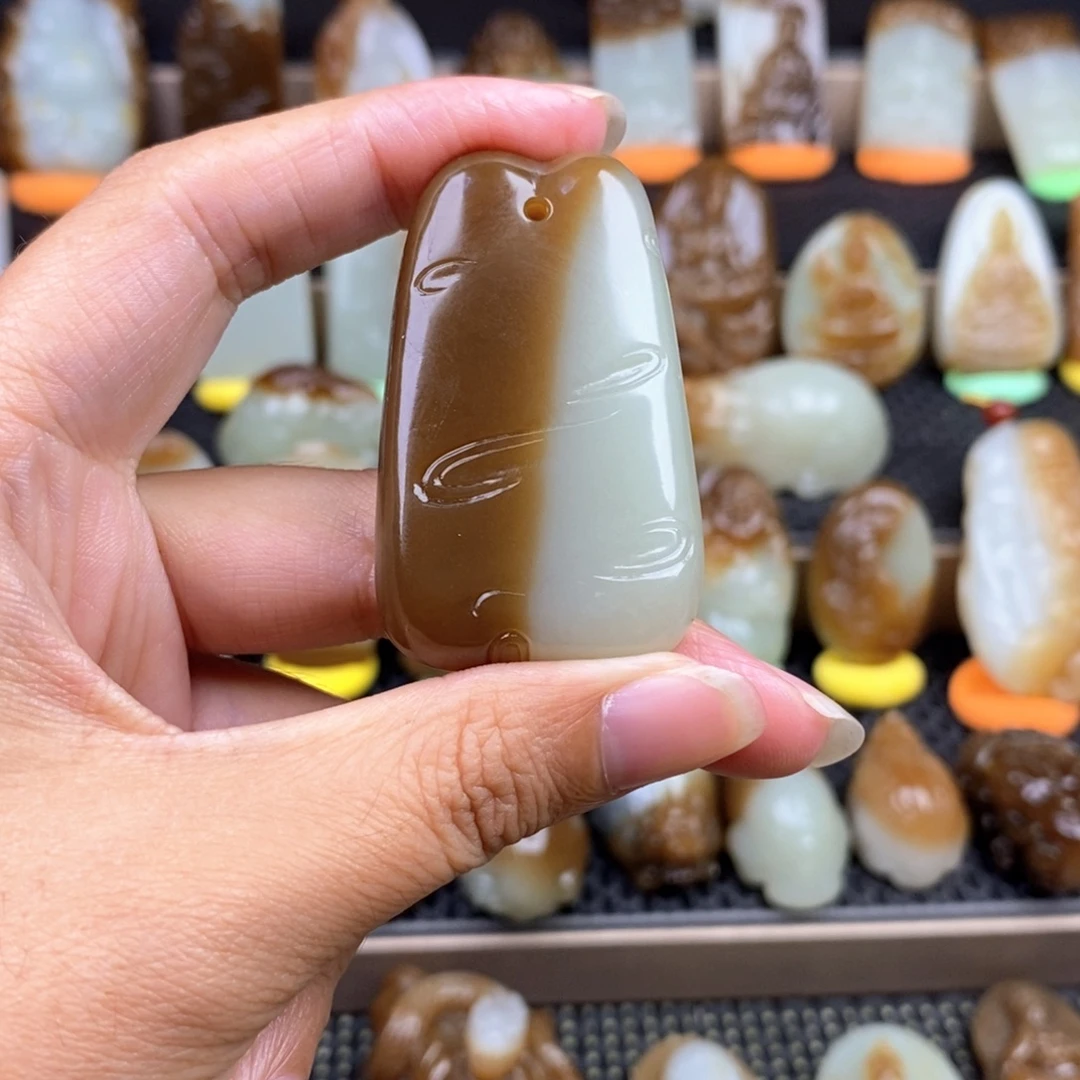 星***睡颈饰未镶嵌和田玉