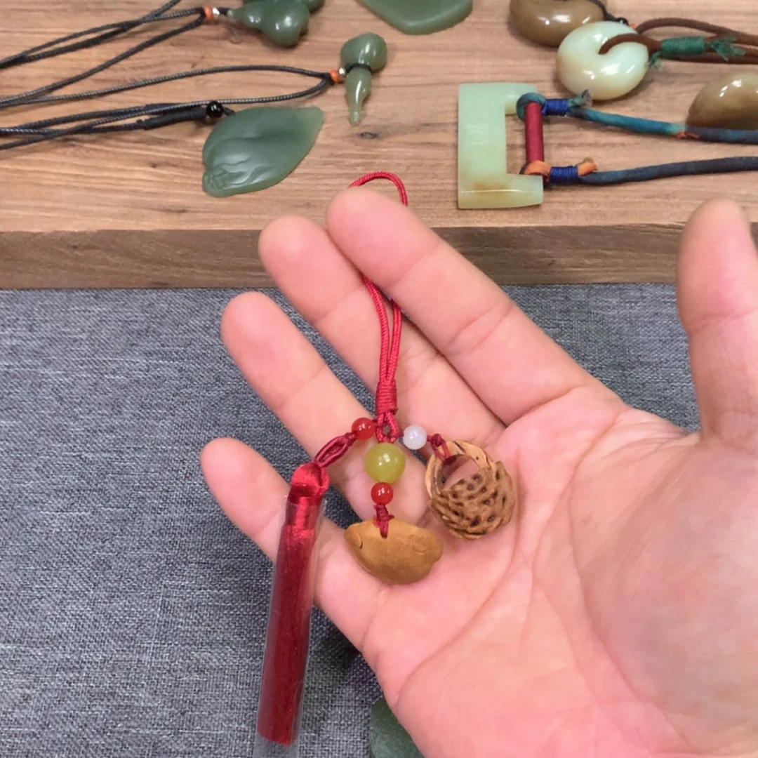 【闪购商品】蛇纹石玉未镶嵌颈饰