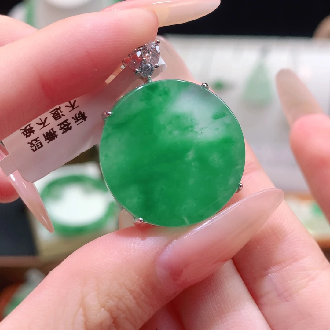 石英质玉（非洲翠）银S925镶嵌颈饰无事牌
