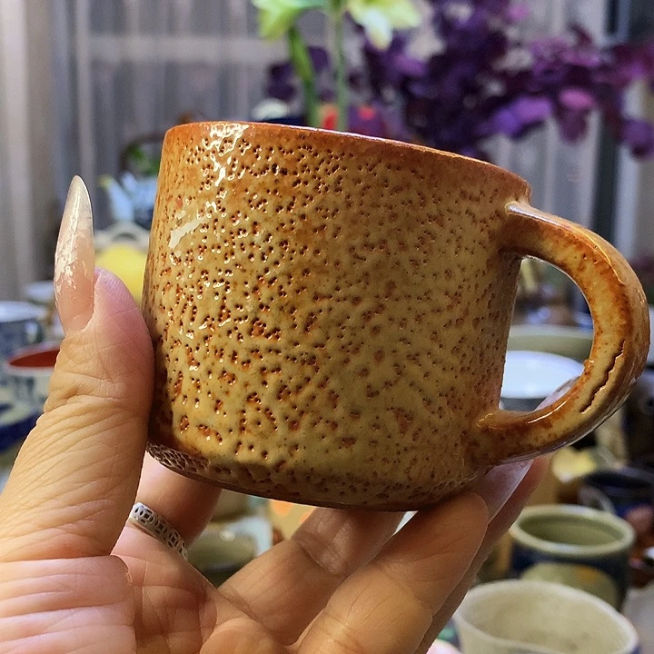 有开片器物的色彩搭配起来很漂亮