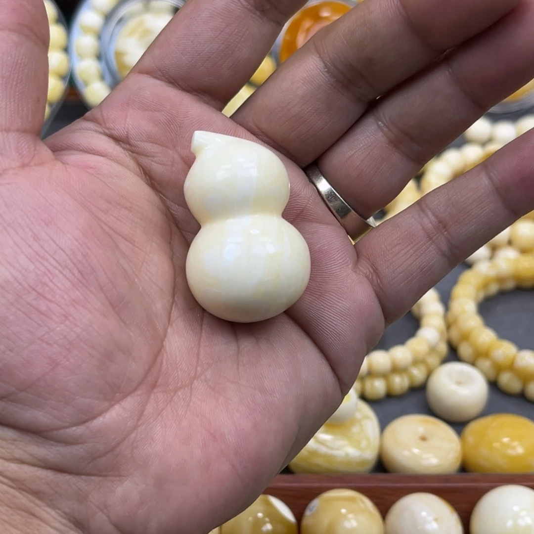 琥珀未镶嵌手串白蜡葫芦