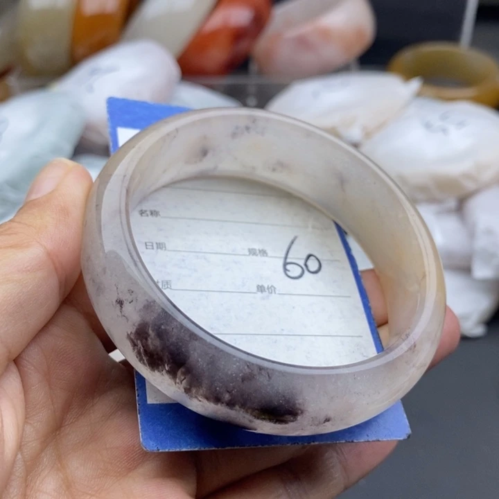 石英质玉手镯未镶嵌