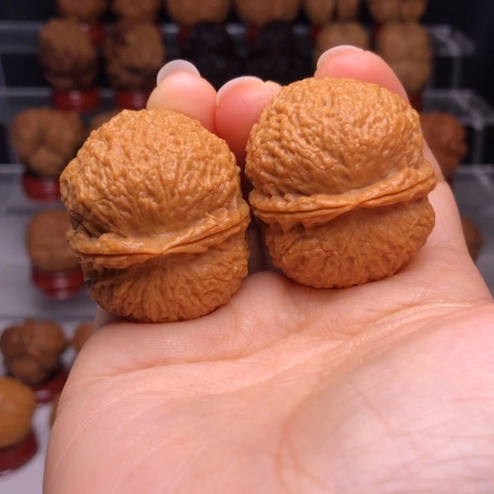 文玩核桃吊坠10鱼籽纹绣球