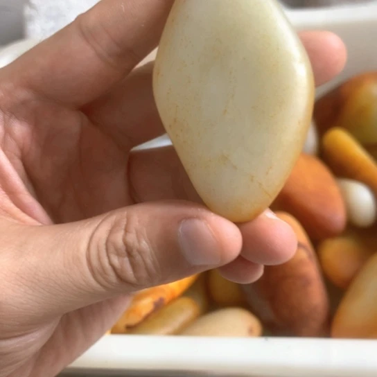 和田玉未镶嵌把件