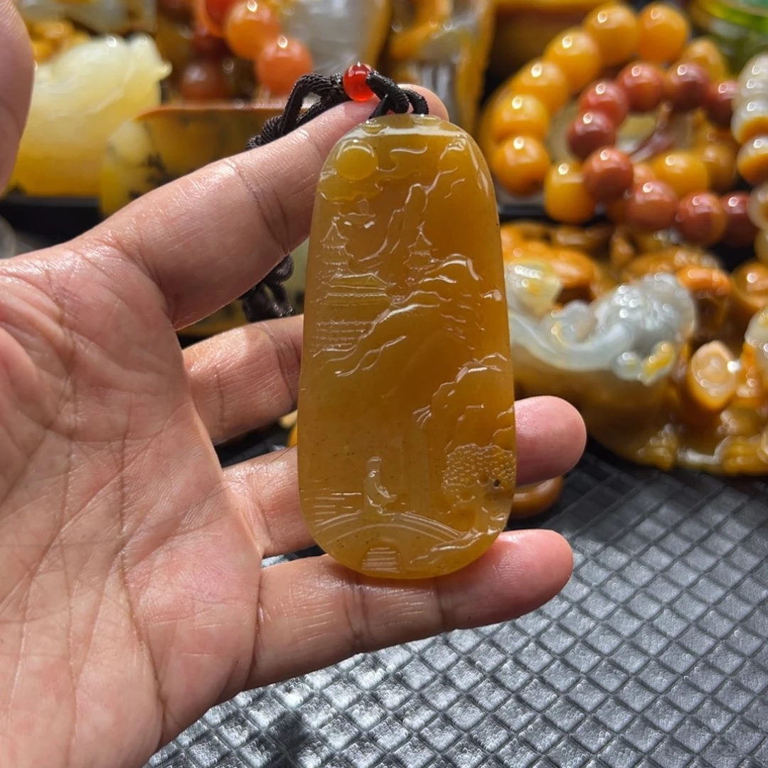 颈饰未镶嵌石英质玉