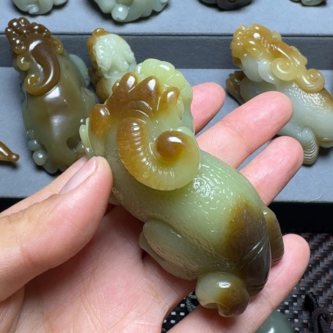 笑***湖和田玉未镶嵌颈饰