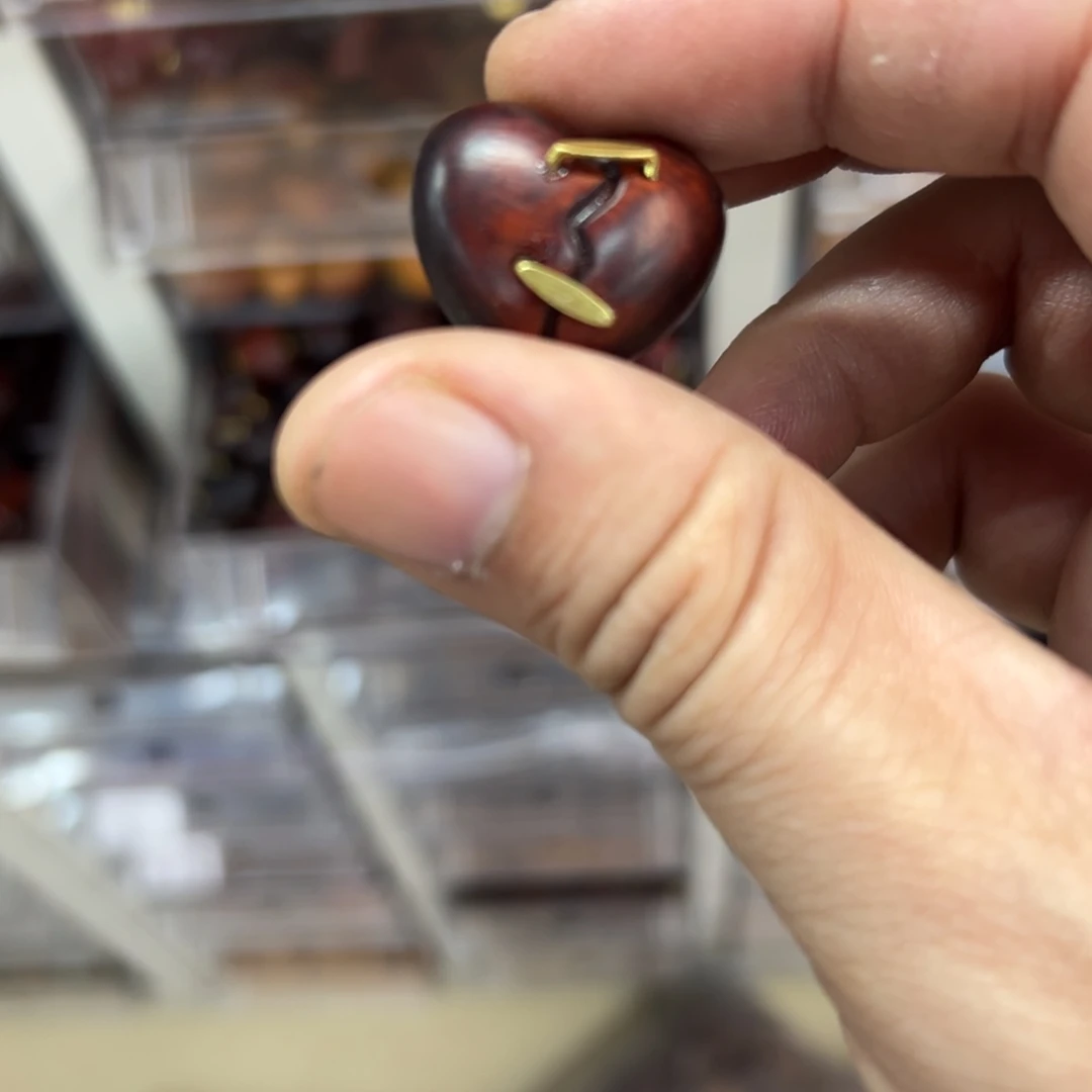 只买单纯的吊坠，没带链子，属的性质。