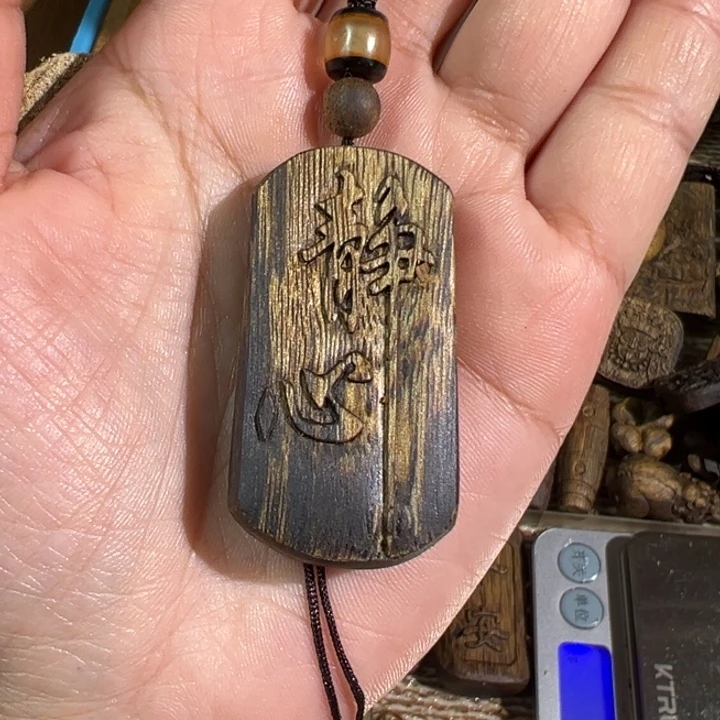 沉香碎屑沉香白棋楠沉香雕刻牌8克