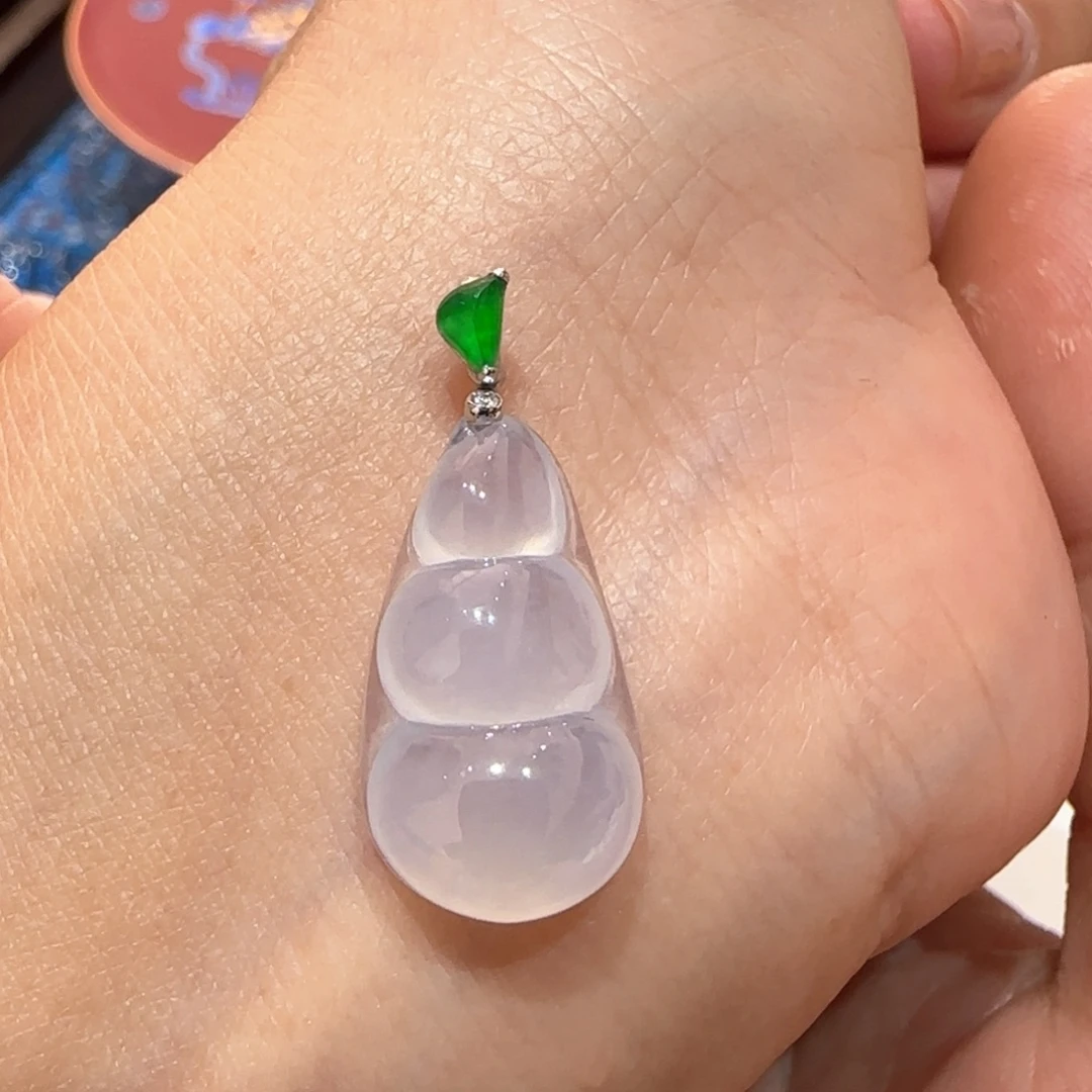 颈饰18K金镶嵌翡翠福豆