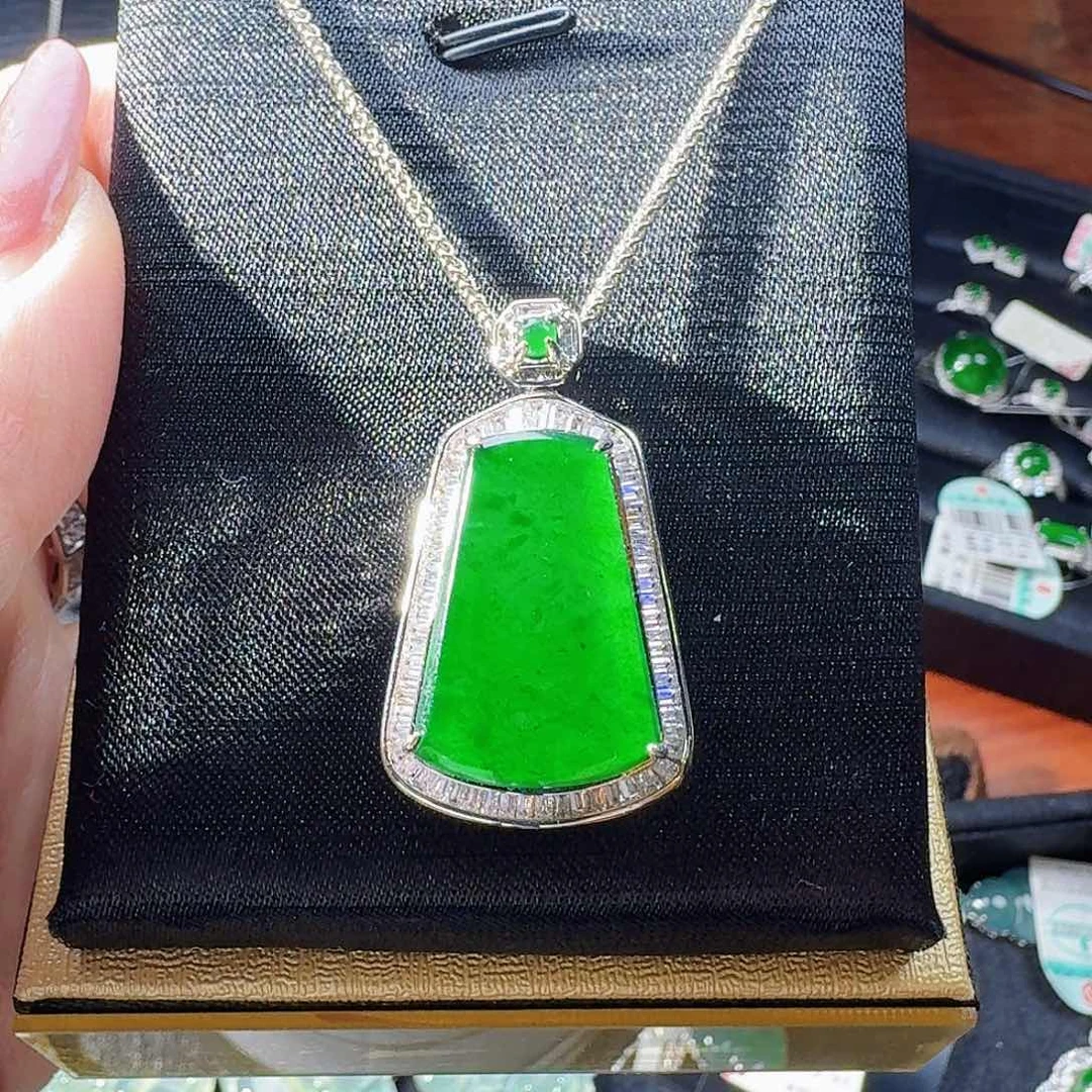 翡翠手镯未镶嵌天然翡翠A货无事牌