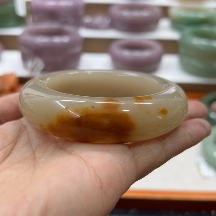 石英岩玉未镶嵌手镯