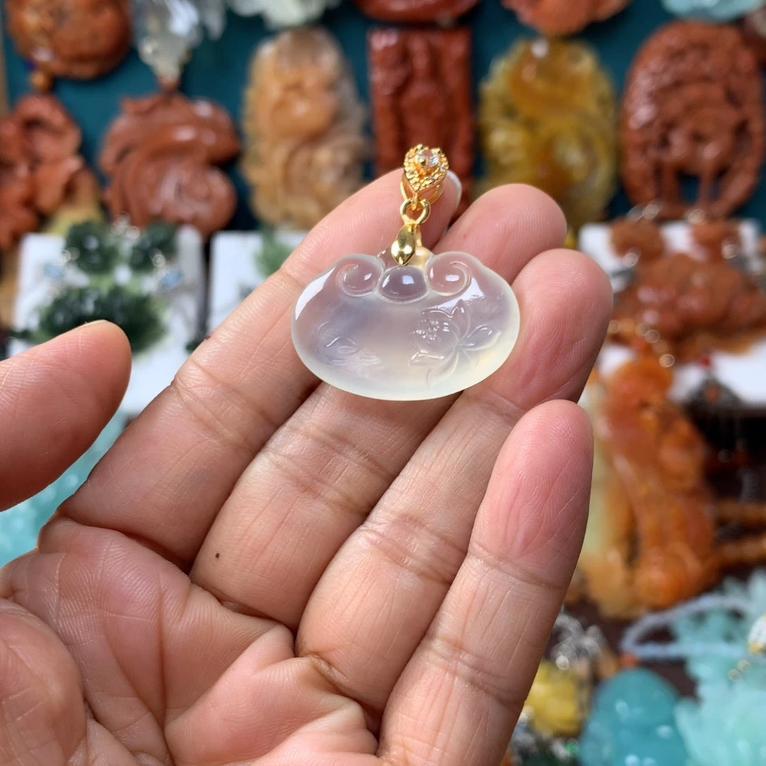 蛇纹石玉未镶嵌挂坠