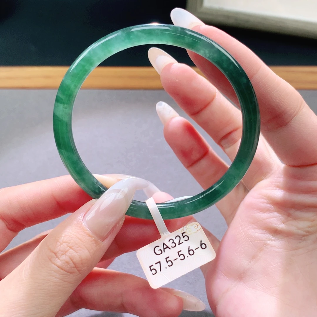 翡翠未镶嵌手镯天然