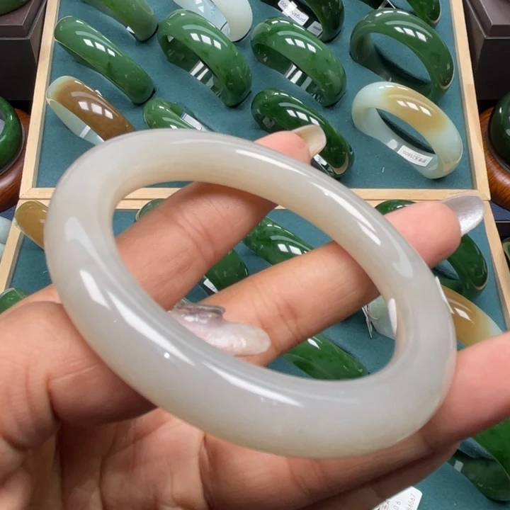 和田玉未镶嵌手镯