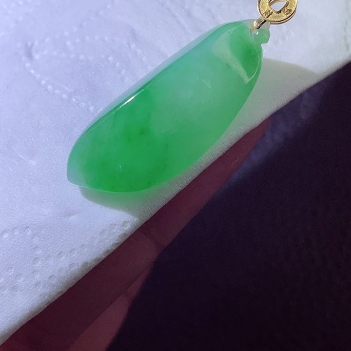 翡翠18K金镶嵌颈饰翡翠