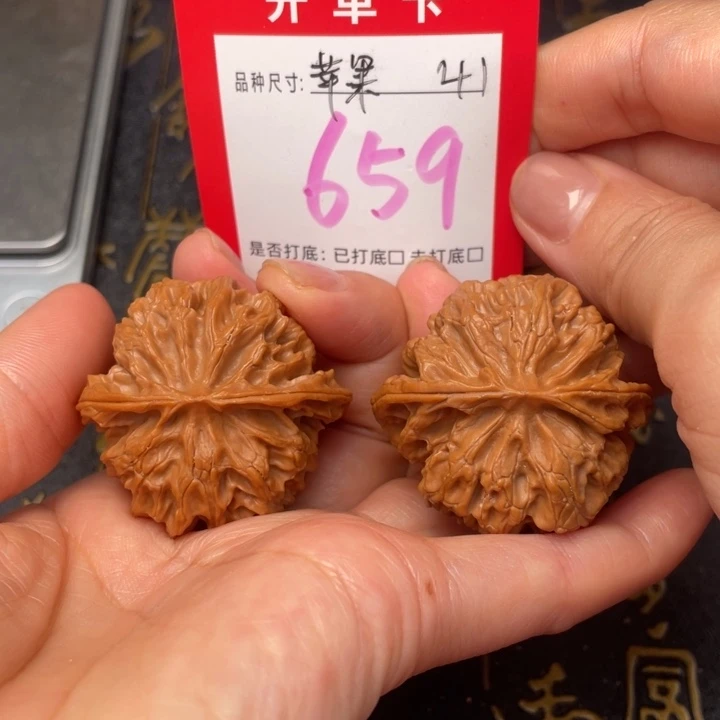 吊坠桃核文玩了吗