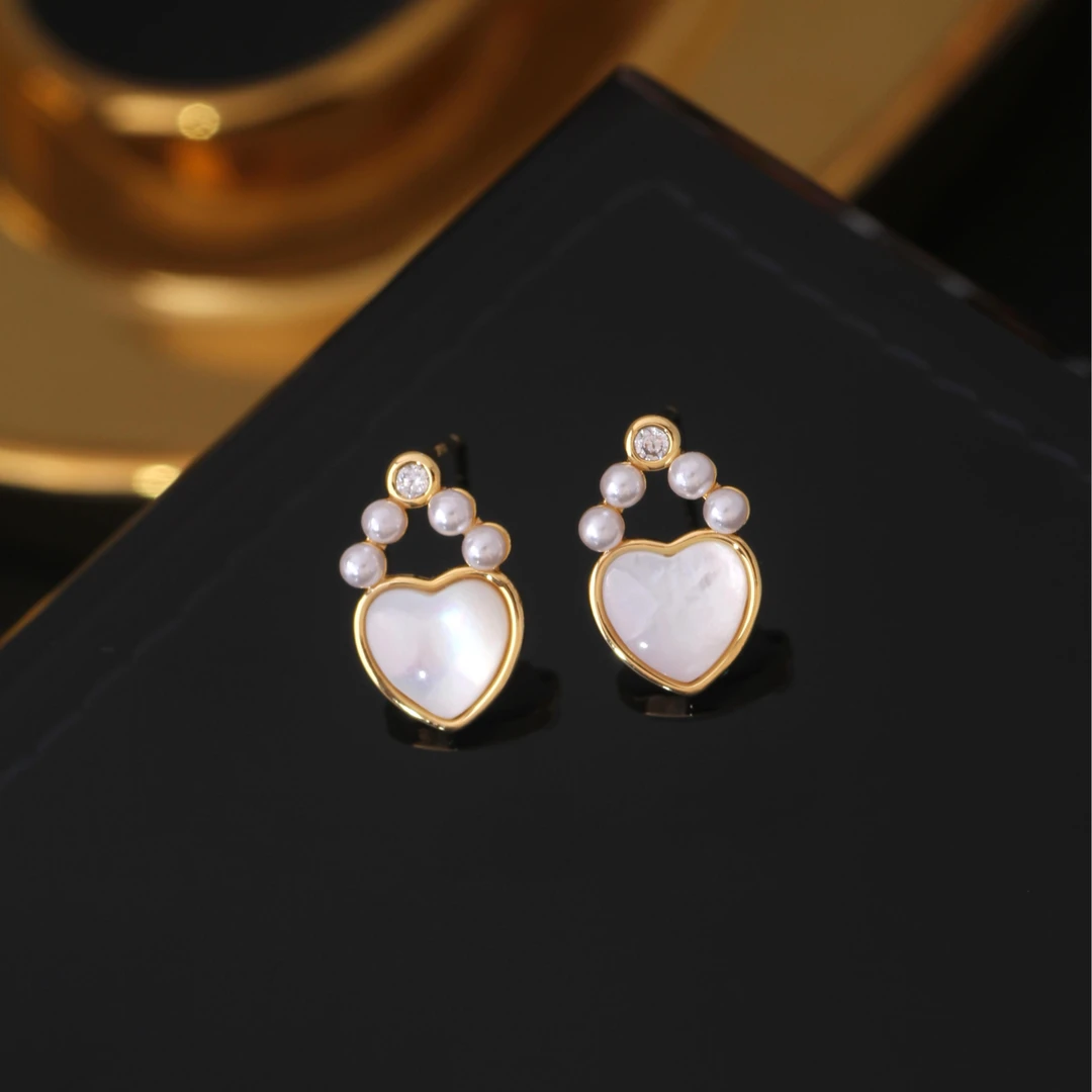 铜合金耳饰 《货号8877》时尚百搭桃心耳环