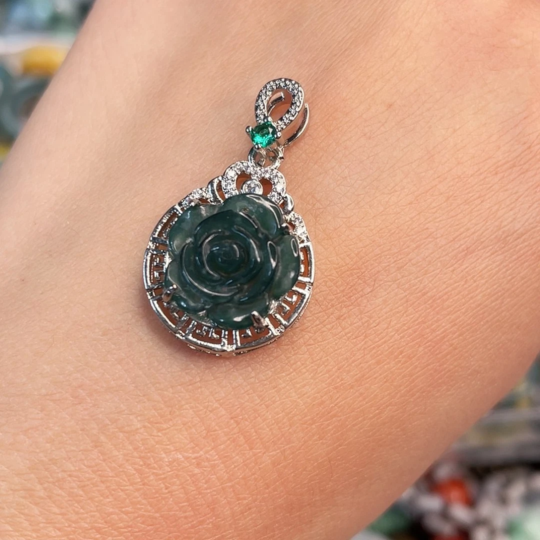 翡翠颈饰未镶嵌翡翠