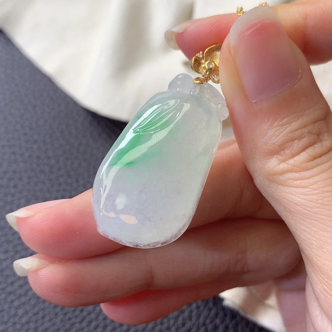 【闪购商品】吊坠(不含链)18K金镶嵌翡翠我****啾