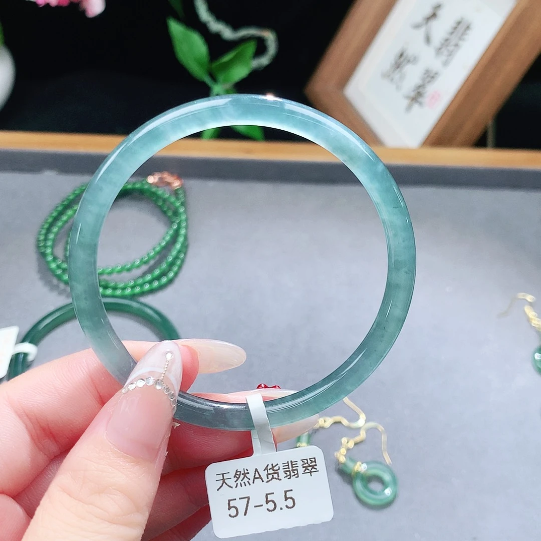 翡翠手镯（圆镯）未镶嵌