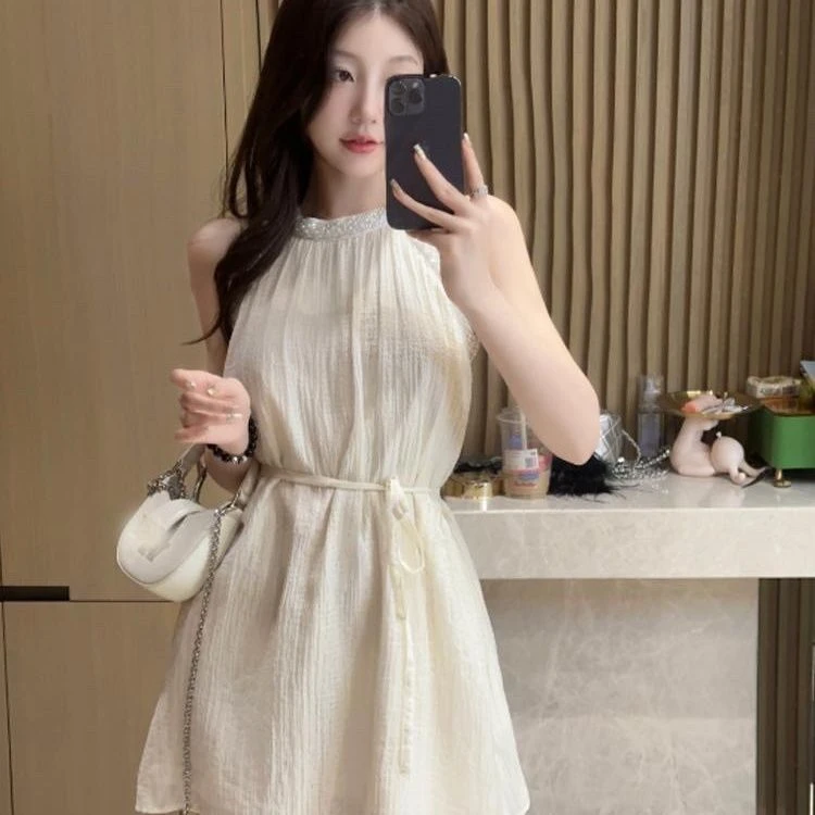 温柔气质珍珠挂脖连衣裙女遮肚子圆领无袖背心A裙洋气小个子短裙