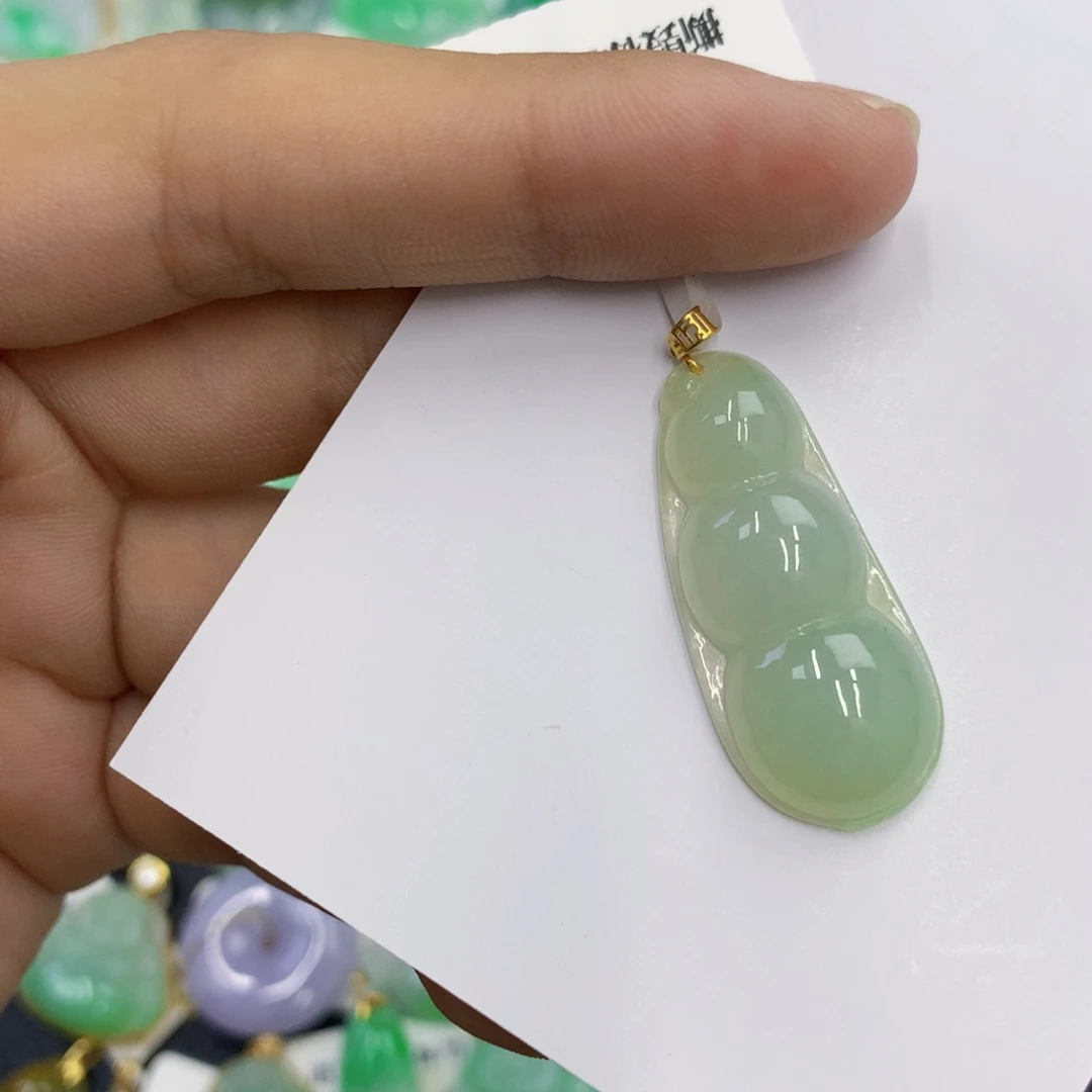翡翠18K金镶嵌颈饰翡翠