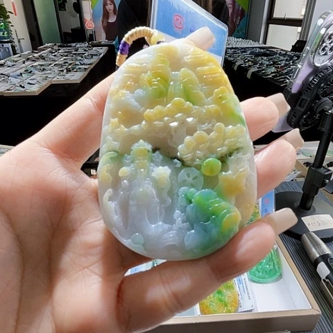 颈饰未镶嵌翡翠一个