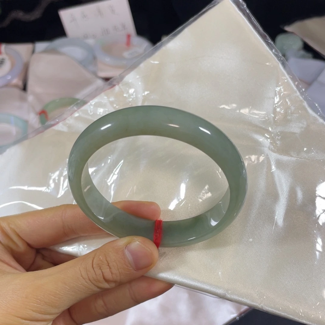 未镶嵌手镯翡翠天然翡翠手镯