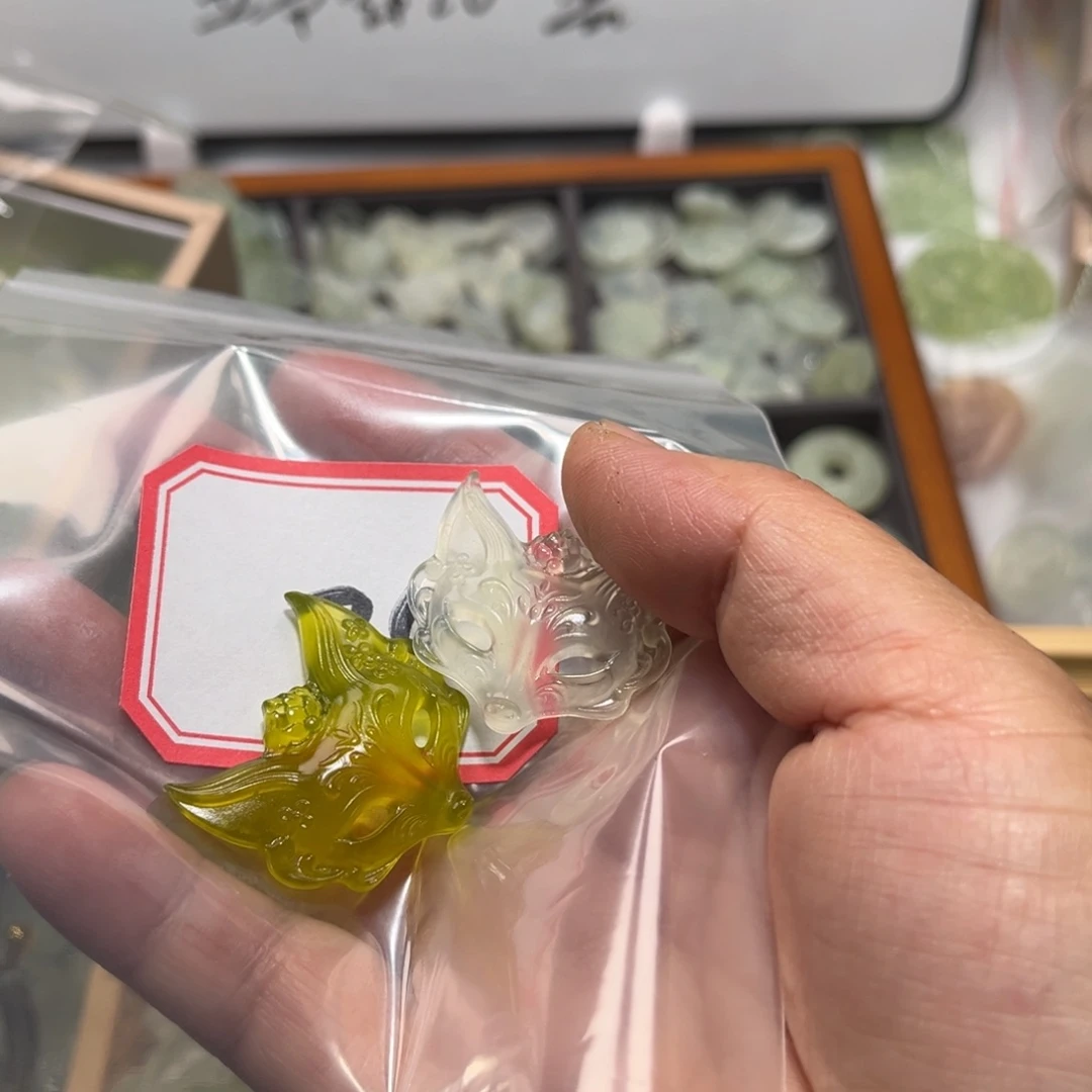 安***华蛇纹石玉未镶嵌颈饰