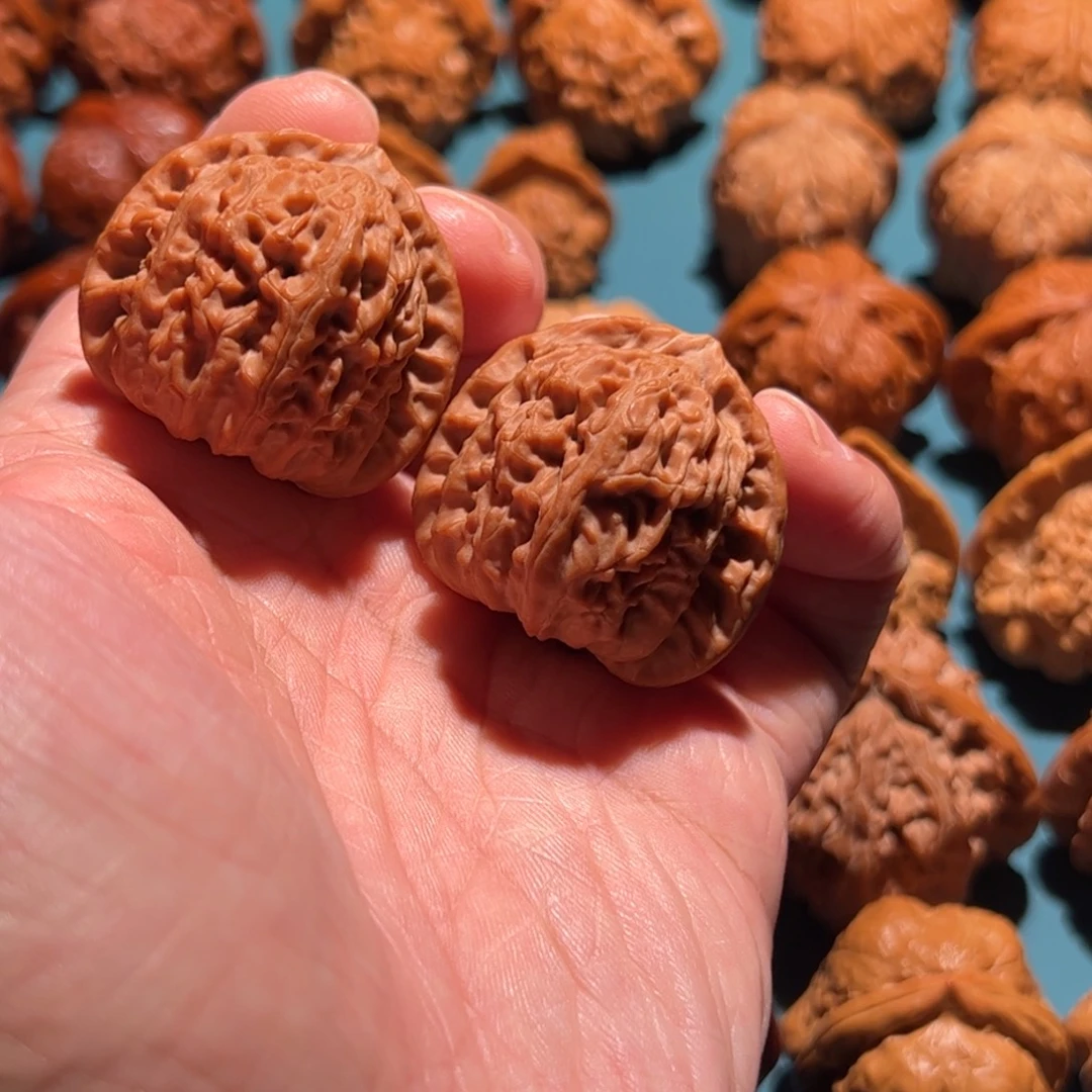 流***年吊坠文玩核桃三角白