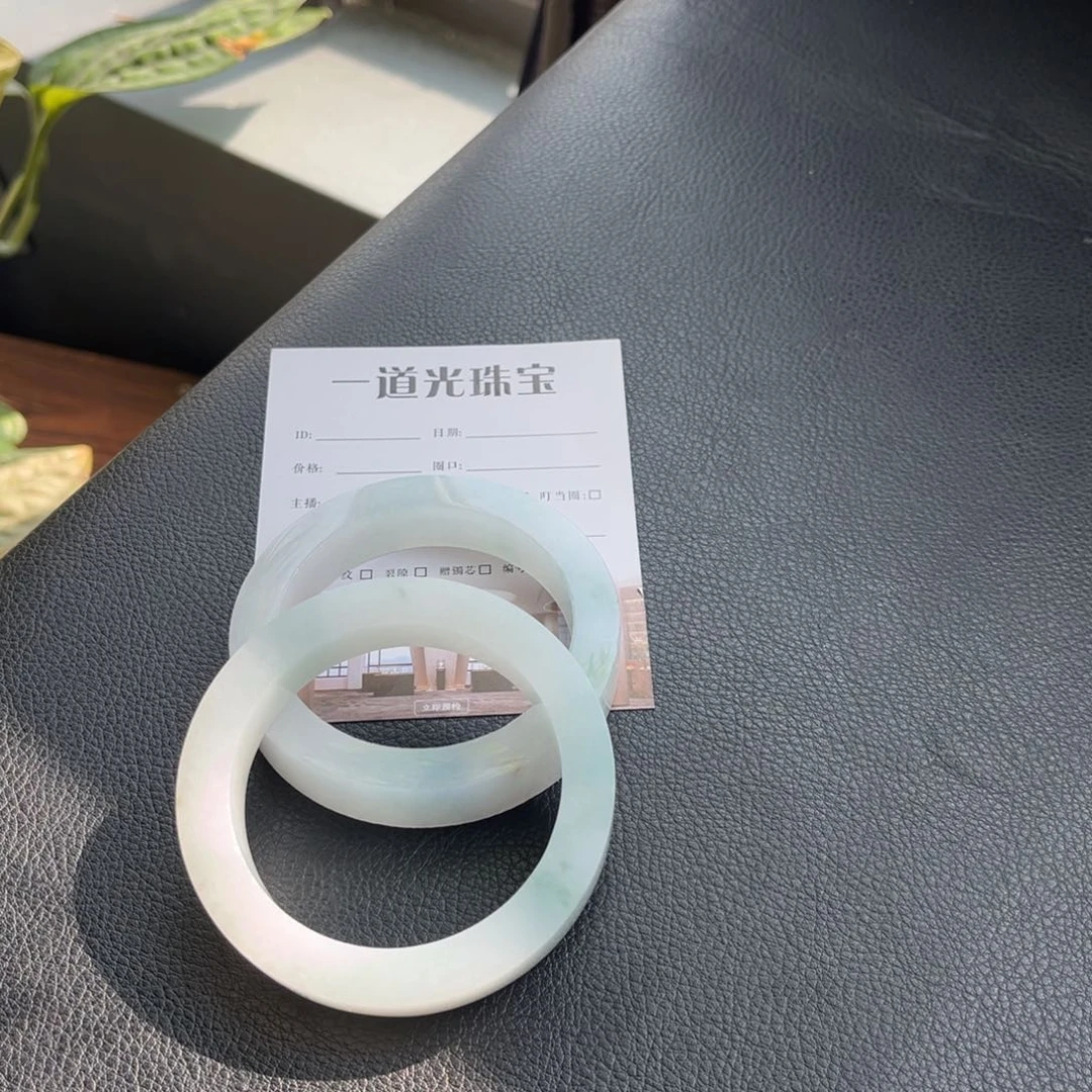 甜***蜜定制翡翠未镶嵌手镯